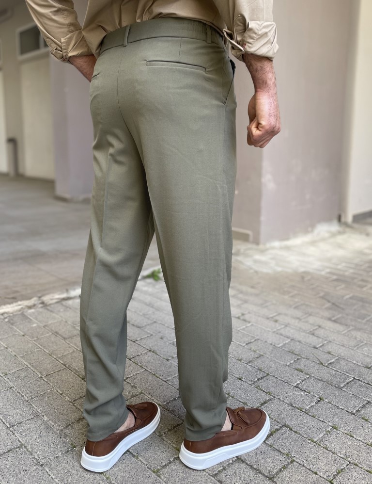 Ανδρικό χακί υφασμάτινο παντελόνι με πιέτα και λάστιχο στην μέση FCL00295X φωτογραφία